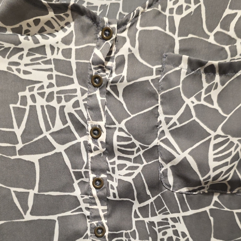 Mossimo Supply Co. Gray and White Patterned Blouse - Picture 10 of 15